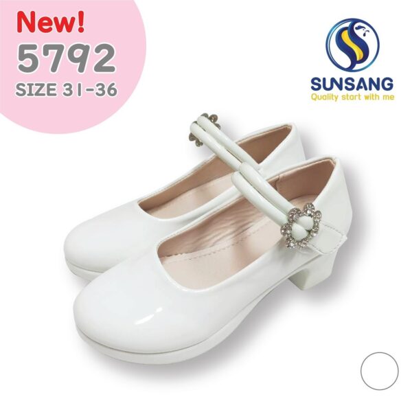 5792 Girl's Court Shoes Size 31-36 - Image 2